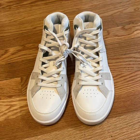 On Running The Roger Clubhouses Mid Size 10.5 NEW - Picture 6 of 13